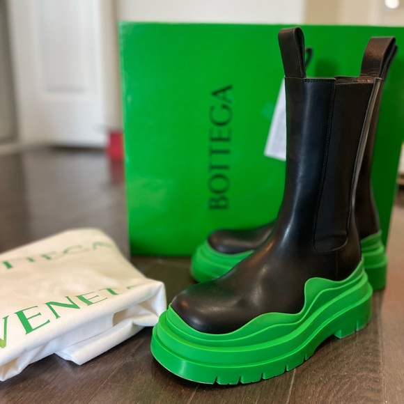 Bottega Veneta Tire Chelsea Boot - Picture 2 of 3